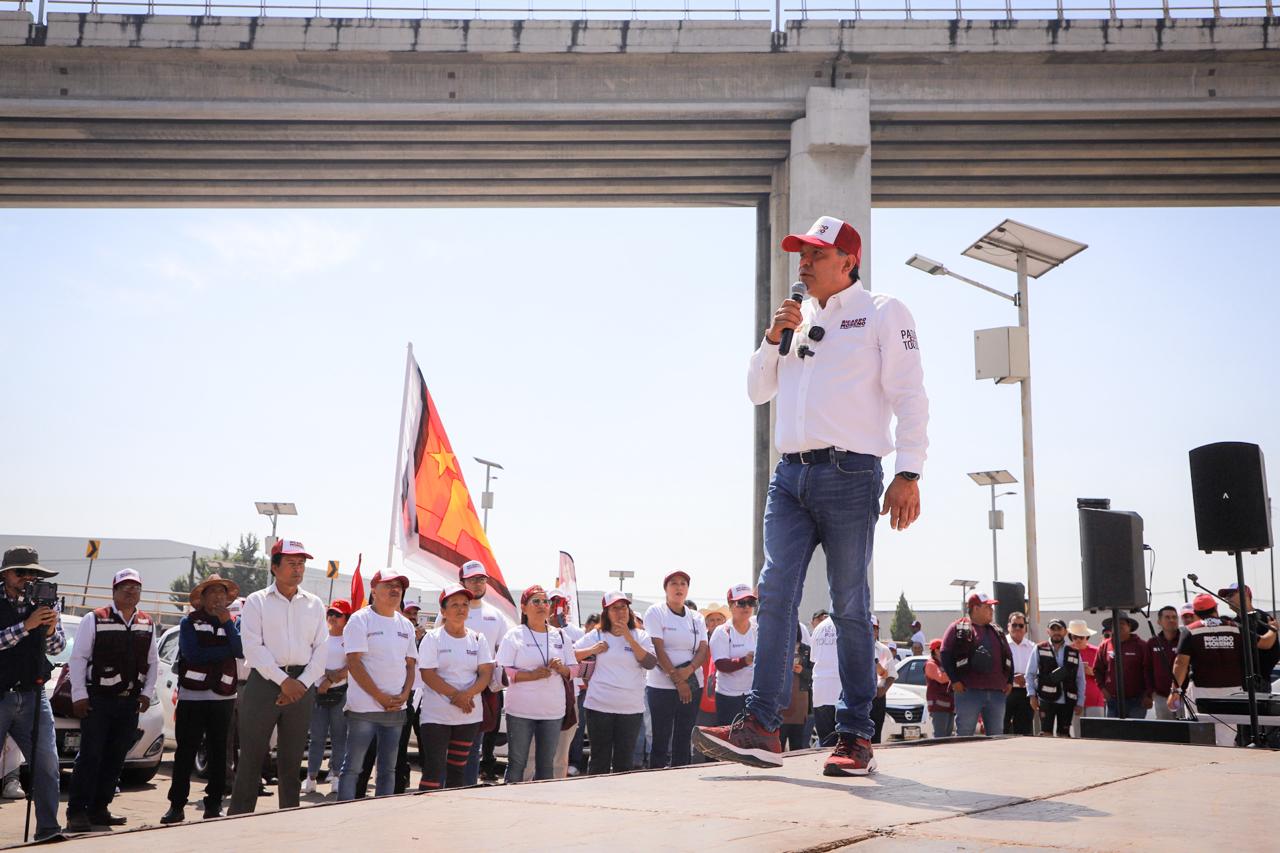 Ricardo Moreno se reúne con taxistas de Toluca
