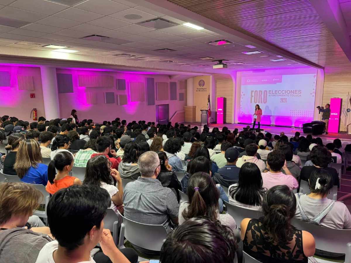 Melissa Vargas en foro Toluca