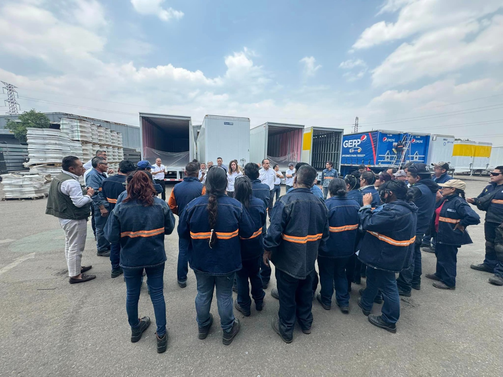 Melissa Vargas se reúne al sector industrial en Toluca