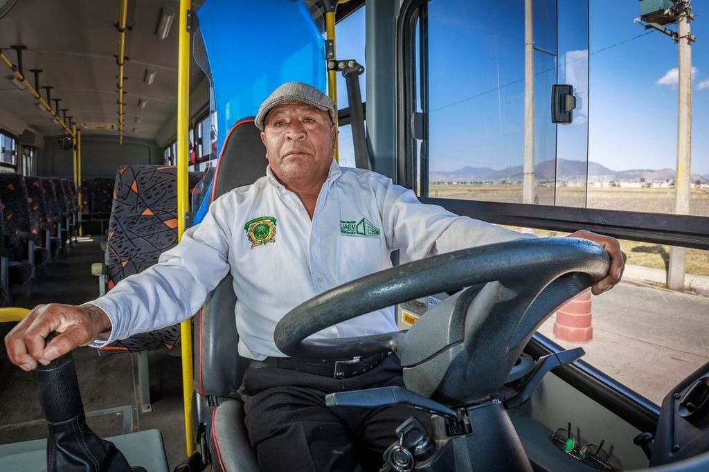 Mauro se jubila tras 35 años en UAEMéx