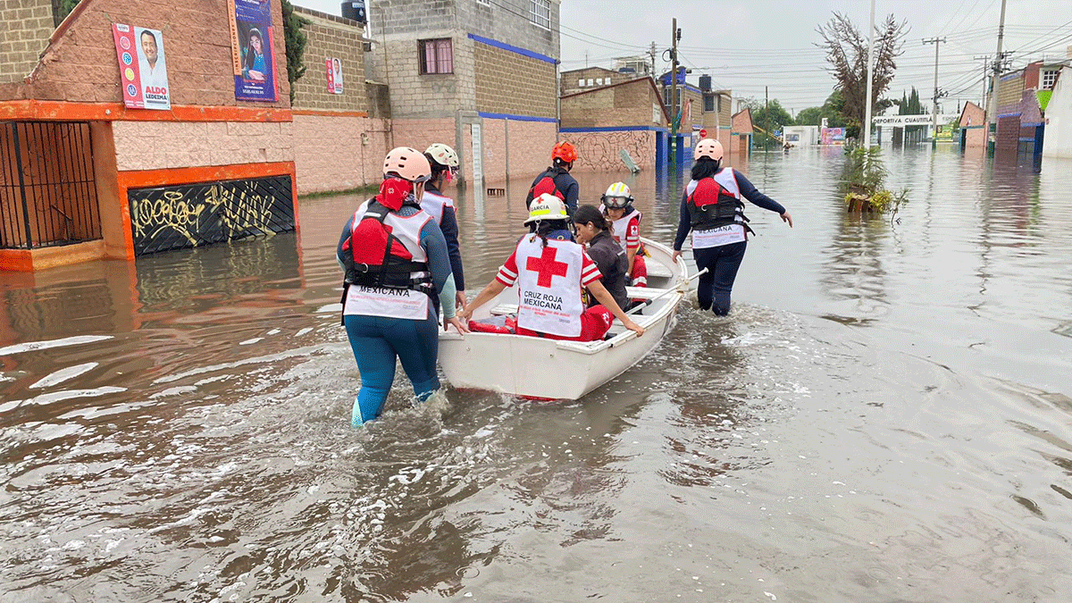 Atiende Cruz Roja Mexicana emergencia en Cuautitlán México por inundación
