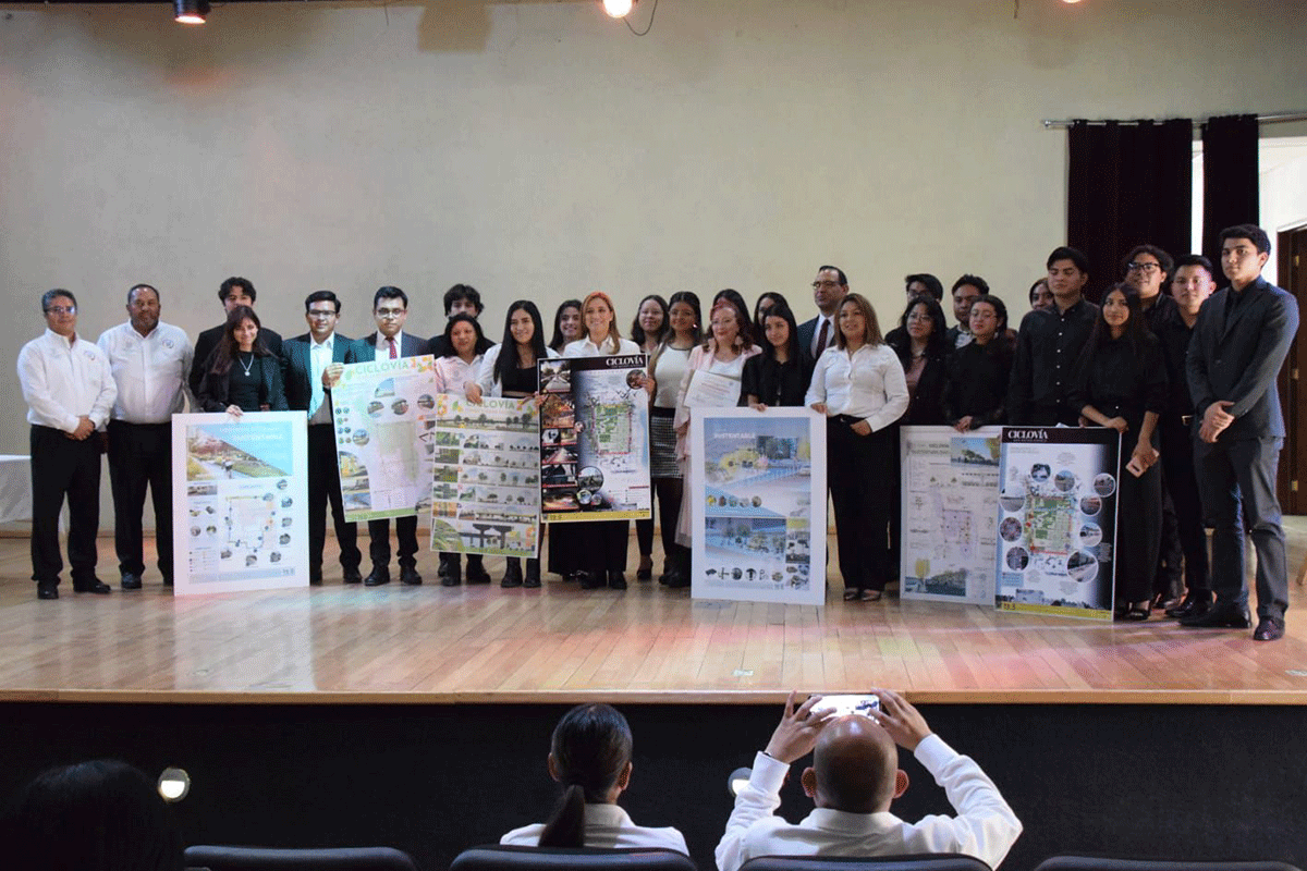 Regresa Ana Muñiz a las actividades como presidenta municipal de San Mateo Atenco