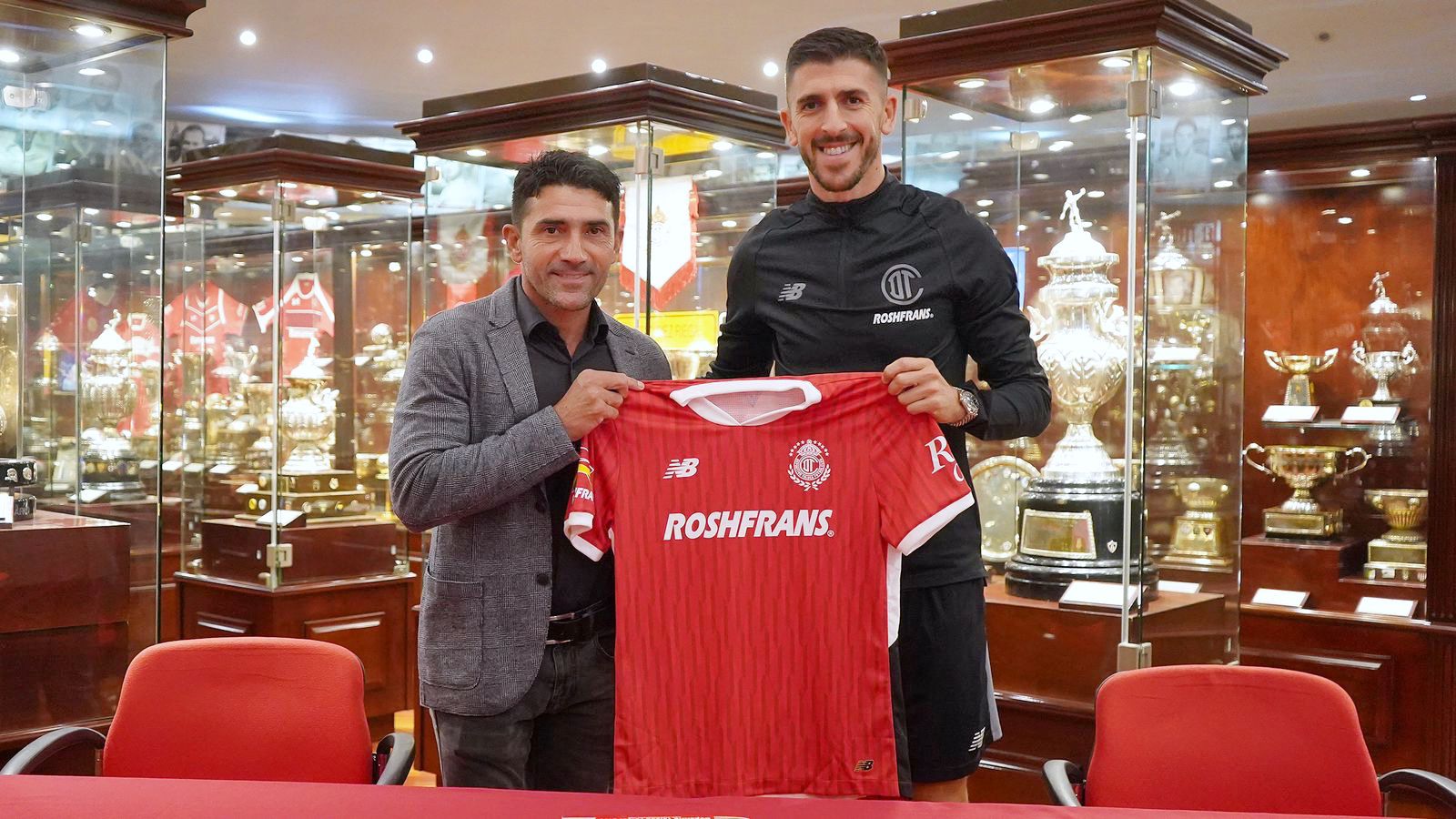 Toluca FC presentó a su nuevo delantero Paulinho.