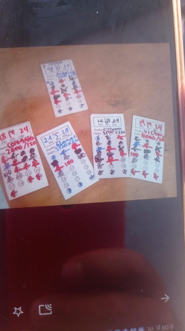 Detienen a colombianos por presunta extorsión en Metepec
