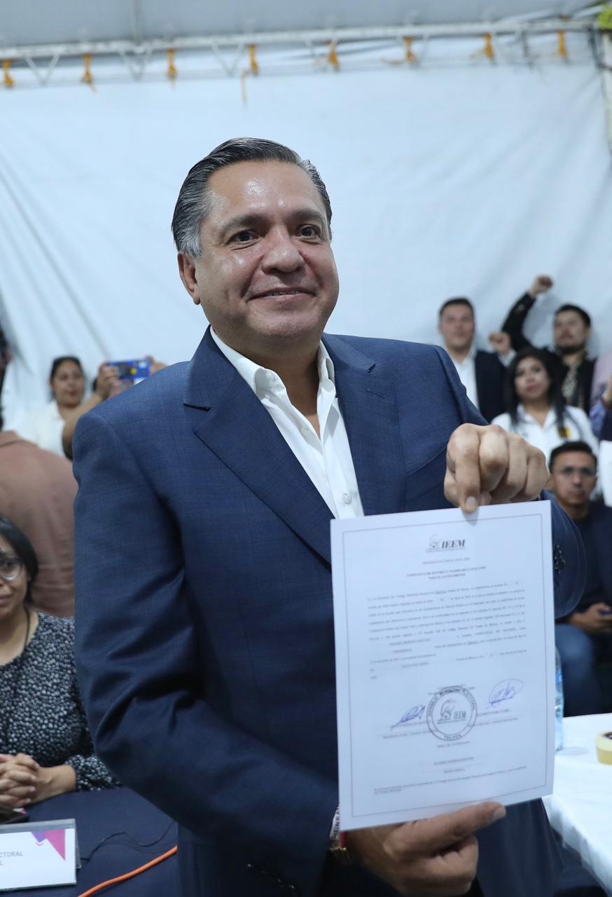 Ricardo Moreno con constancia de mayoría