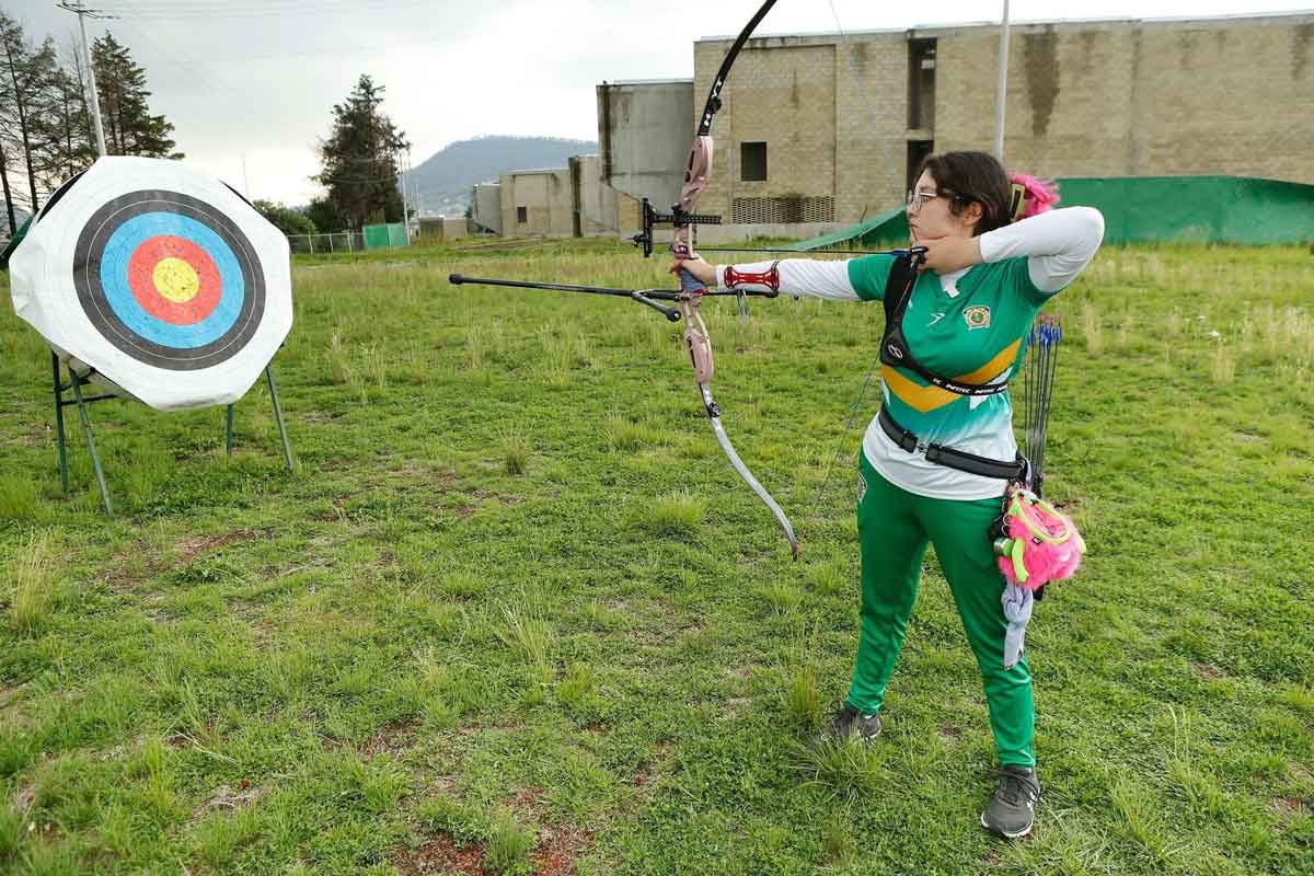 Estudiante de UAEMéx triunfa en Universiada en tiro con arco 2024