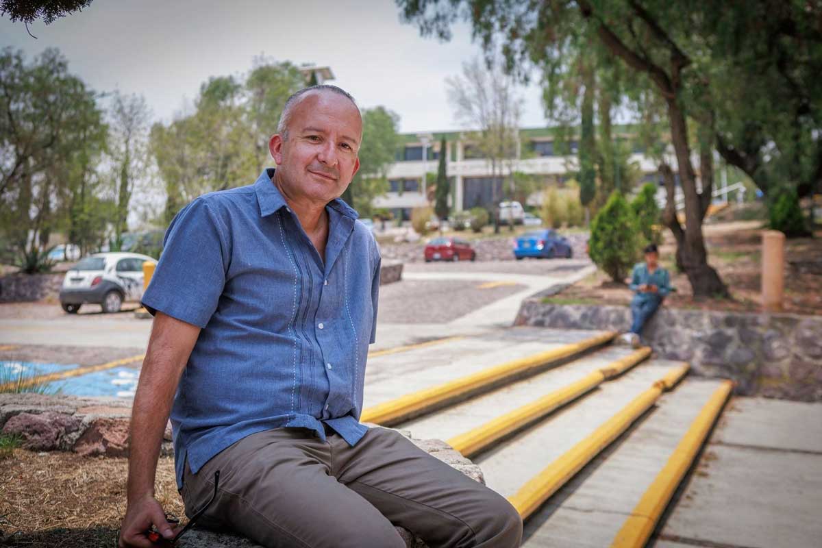 Investigador de UAEMéx Ecatepec, incursiona en películas delgadas