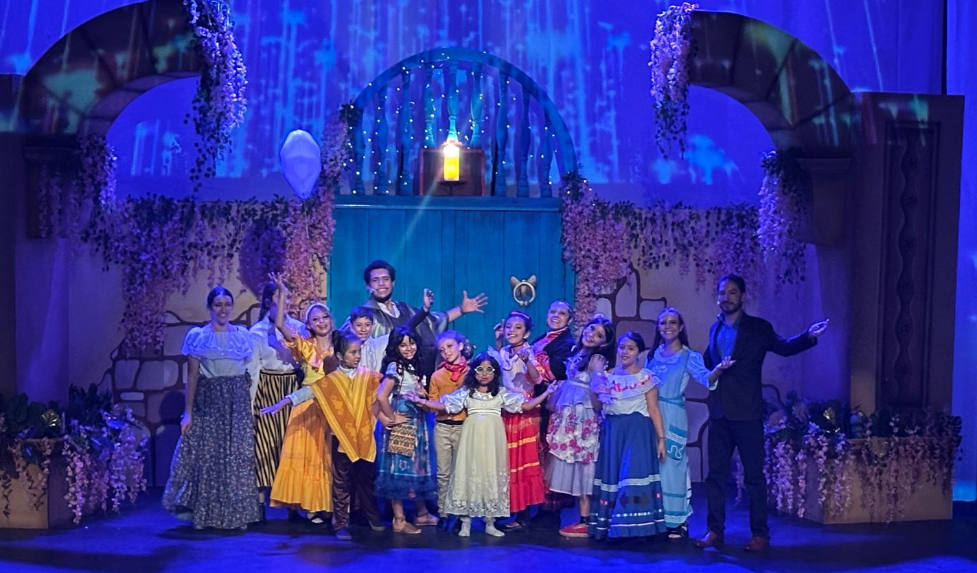 Presentan obra de teatro musical “Los Madrigal” en Toluca