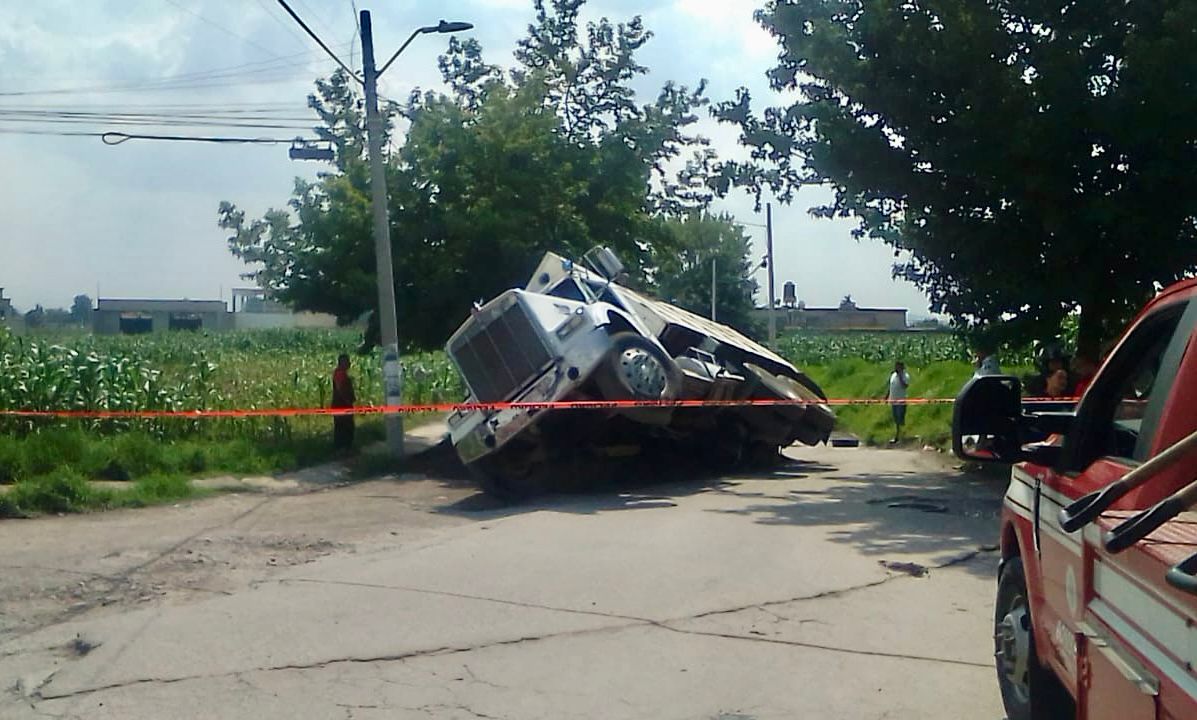 Cae torton a un cráter en Santa María Totoltepec