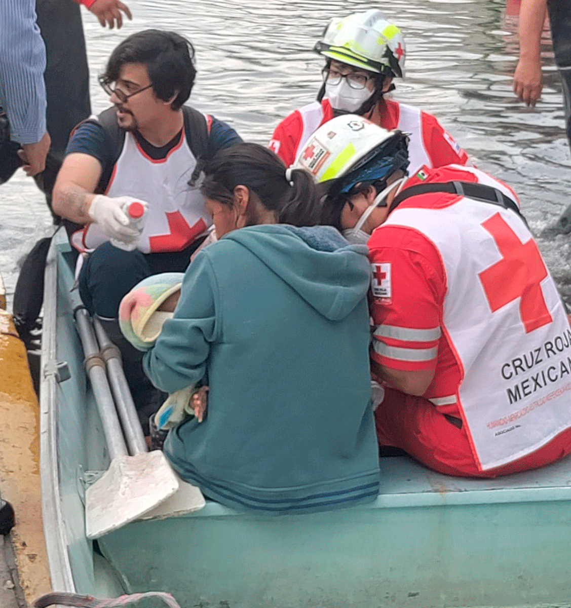 Interviene Cruz Roja Mexicana en colonias de Chalco afectadas por inundación3