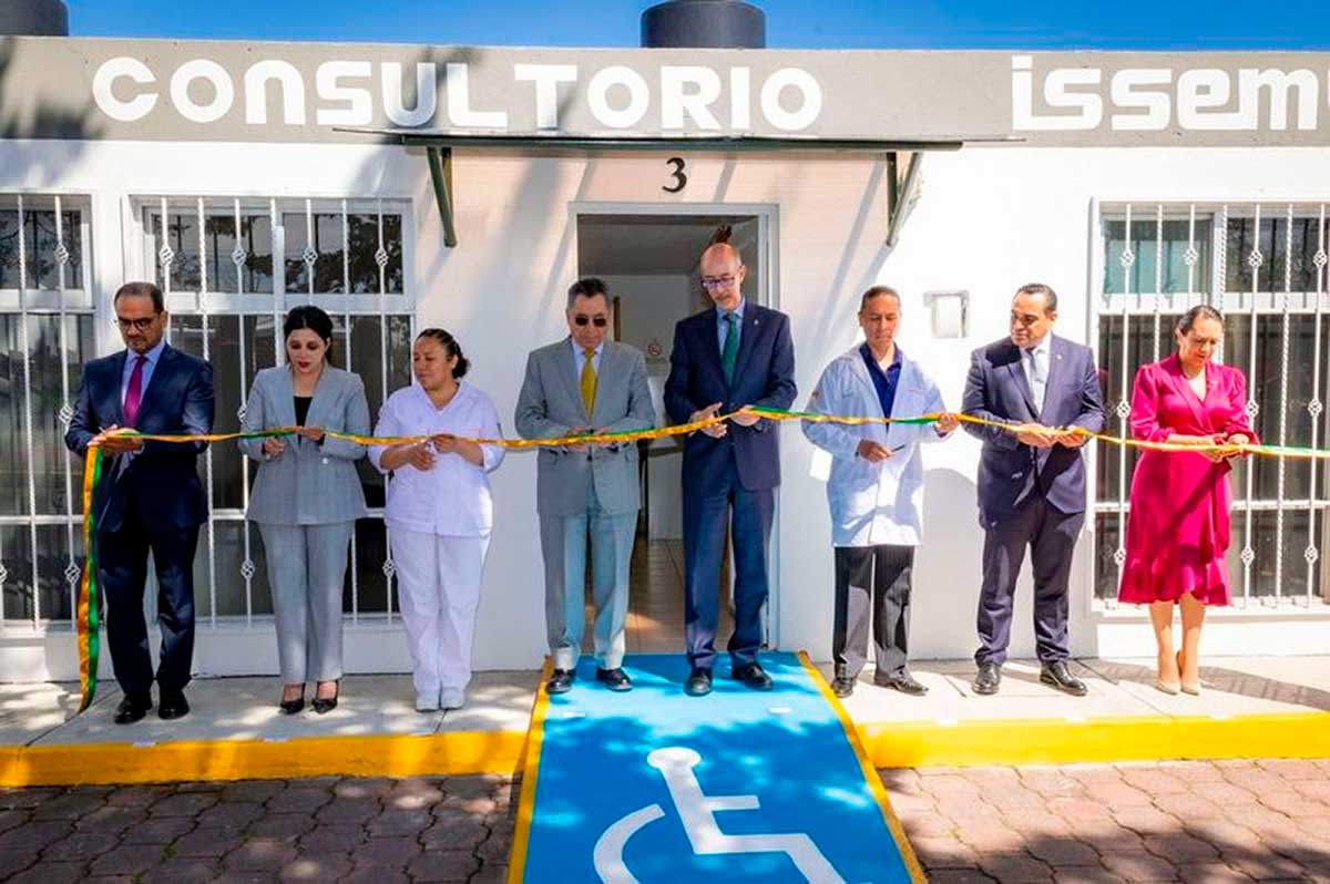 Inauguración de laboratorio y equipos por el rector de la UAEMéx en la Facultad de Medicina Veterinaria y Zootecnia