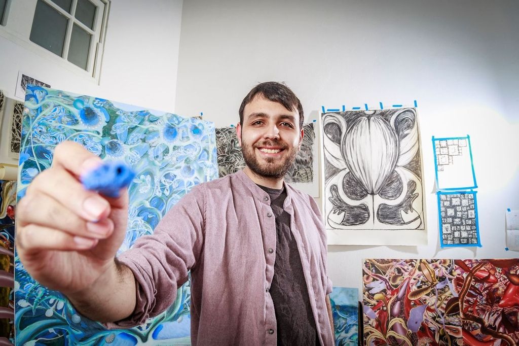 Egresado de UAEMéx se inspira en la naturaleza para sus obras