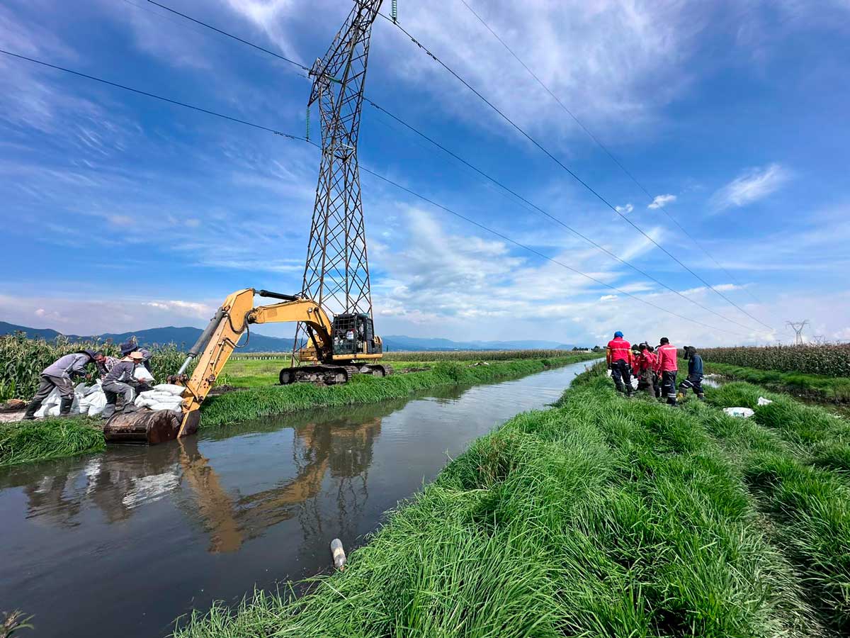 Previenen escurrimiento en canal Totoltepec en Toluca