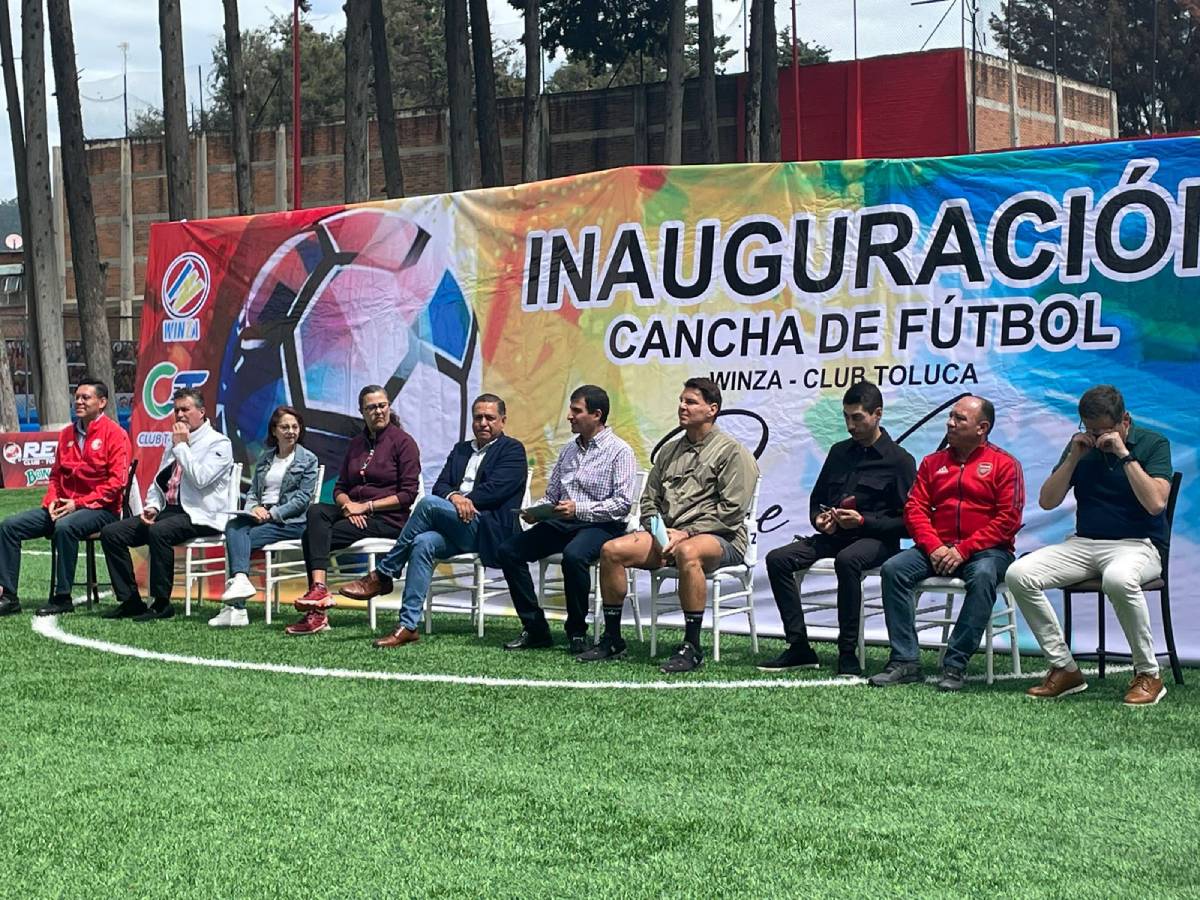 Inauguran cancha de futbol en Toluca alcaldes,