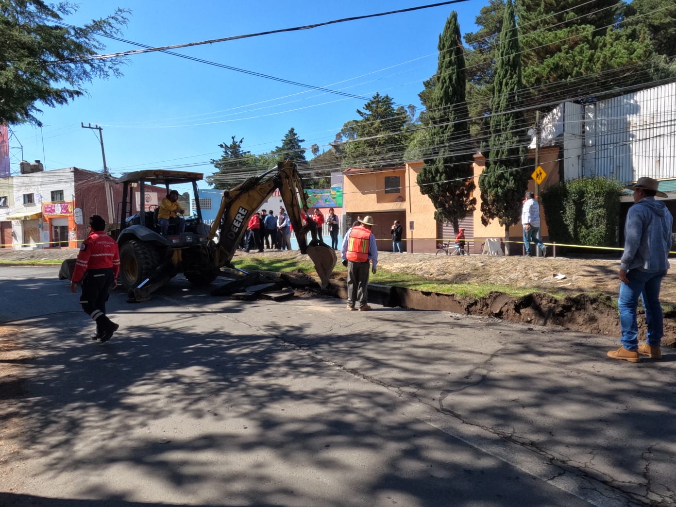 Atienden socavón de la Maquinita en Toluca 2024.