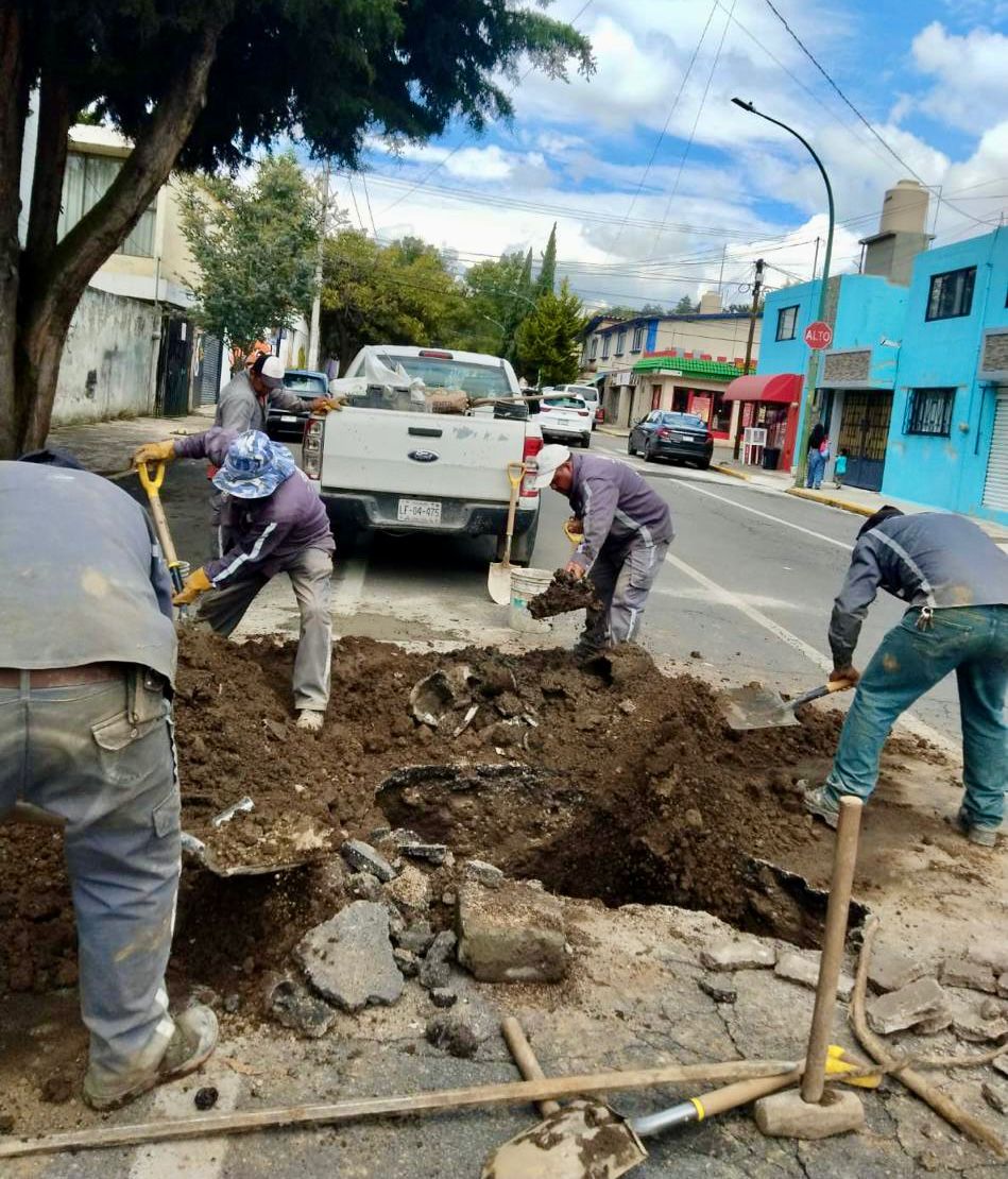 Reparan socavón en Toluca 2024.