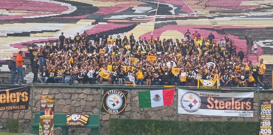 Fans Steelers de Toluca se tomaron la tradicional foto de temporada