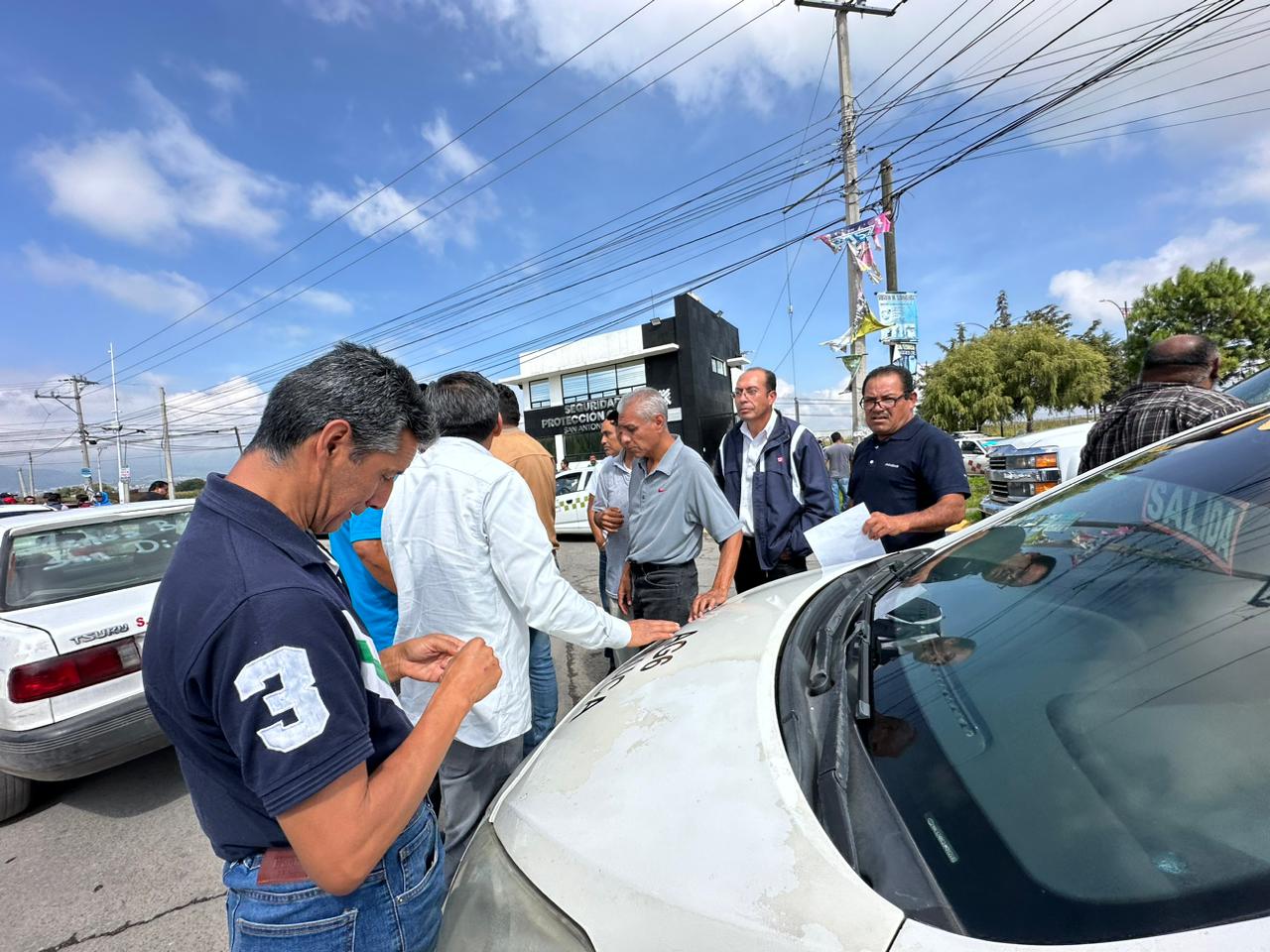 Taxistas del Valle de Toluca se manifiestan por baches