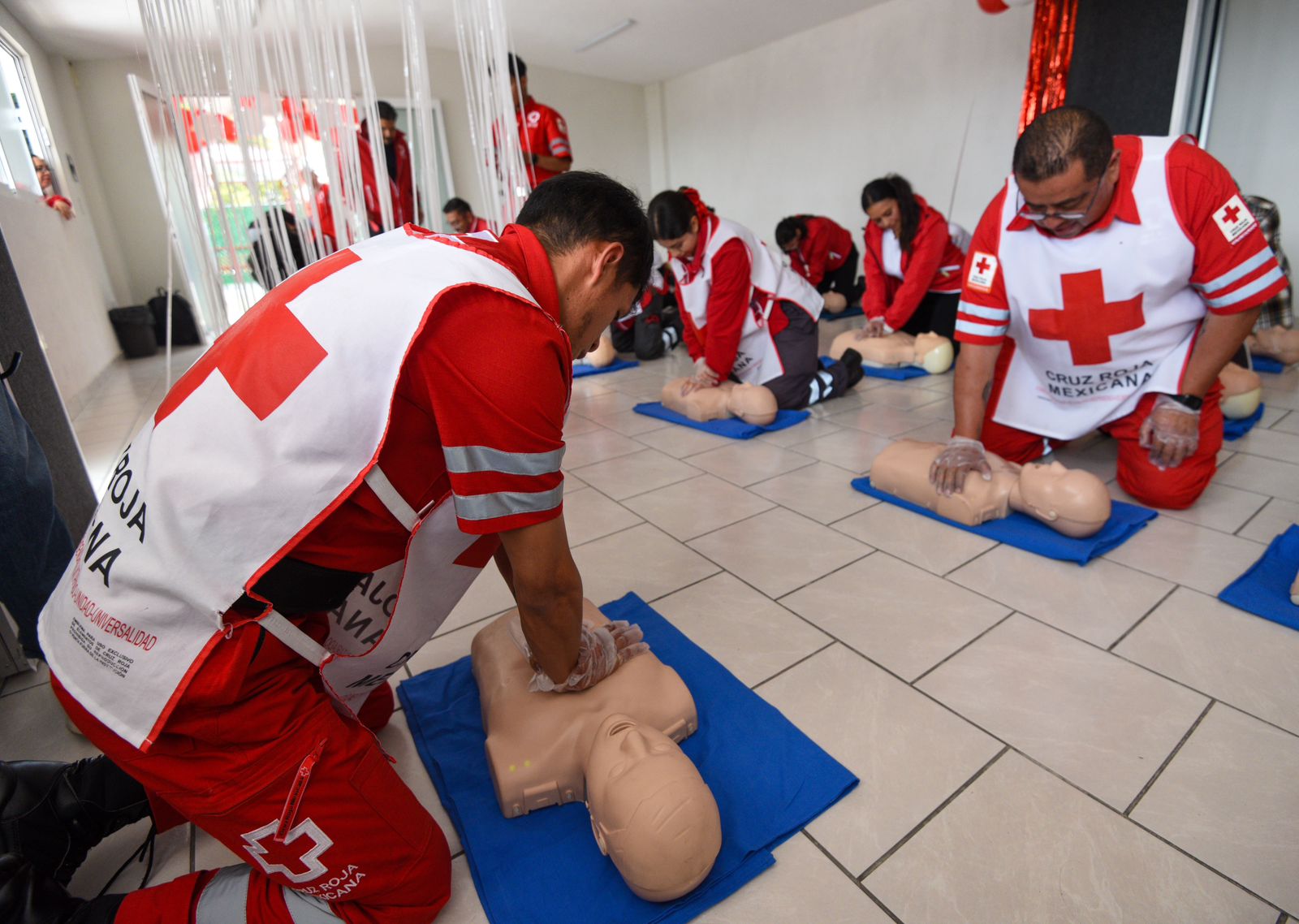 Se suma Cruz Roja con la UNAM al reto 1 millón de compresiones
