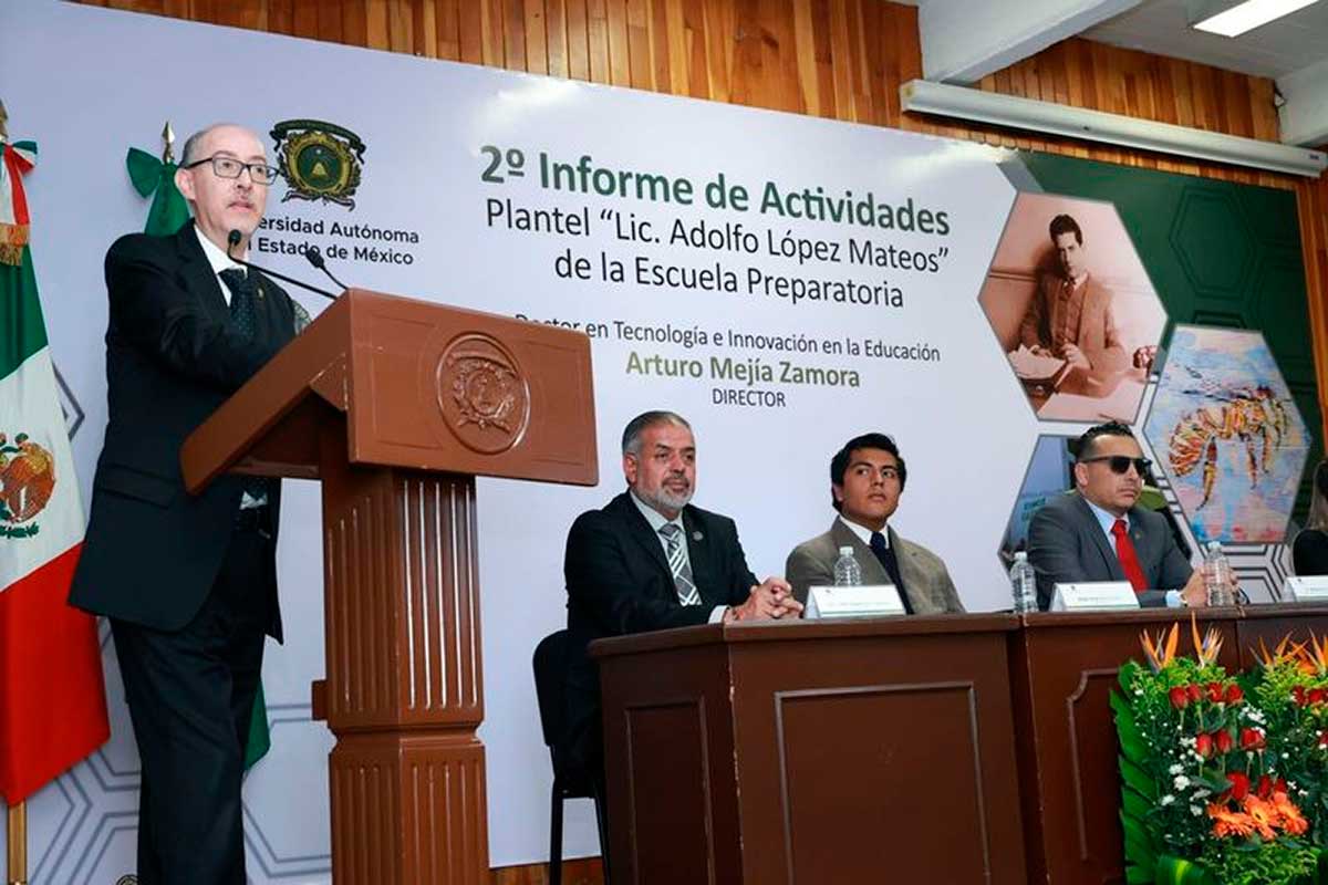 El rector de la UAEMéx durante Comemoración a Adolfo López Meteos