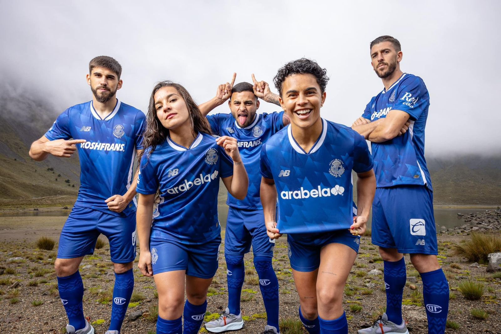 Deportivo Toluca presenta uniforme azul 2024