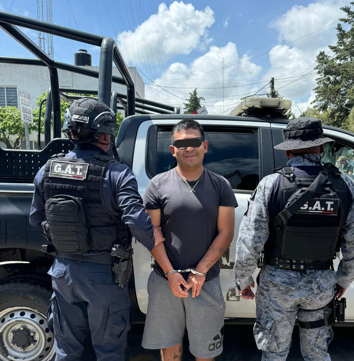 Detienen a hombre por robo  a interior de vehículo en Toluca