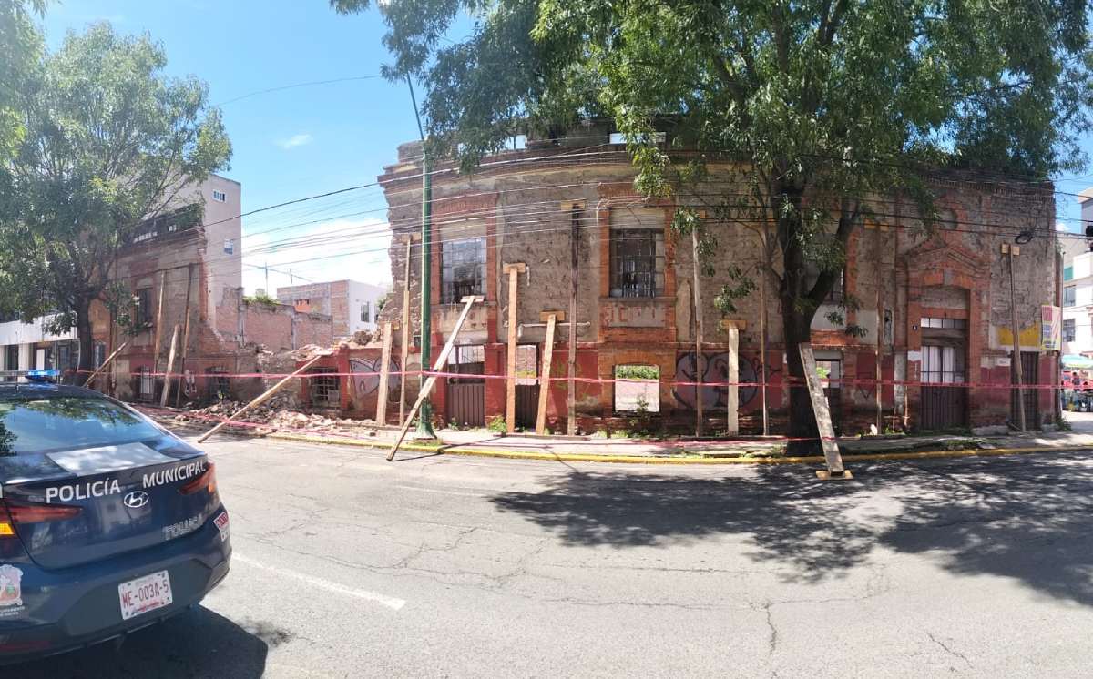 Edificio colapsando en Toluca