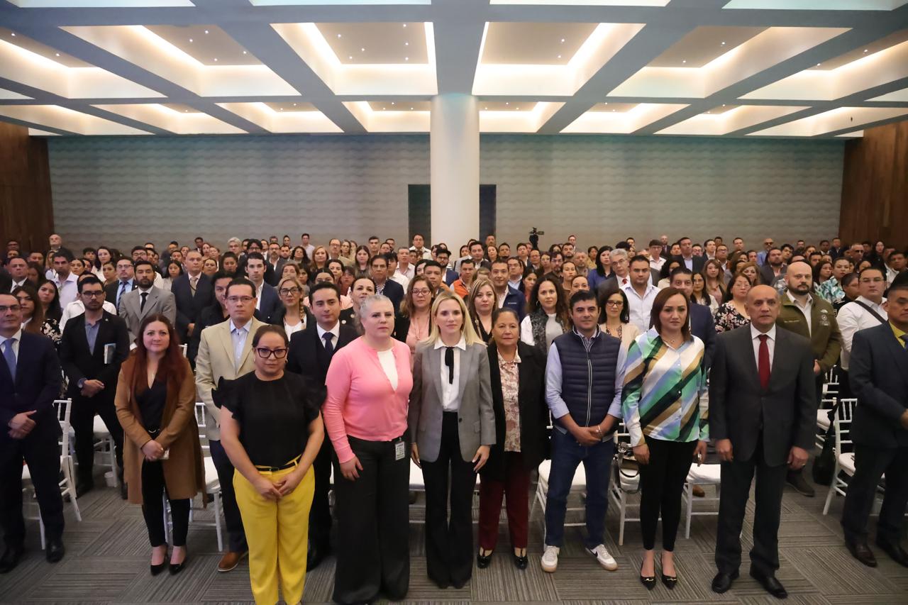 Alcaldesa de Huixquilucan continua como la mejor evaluada del país