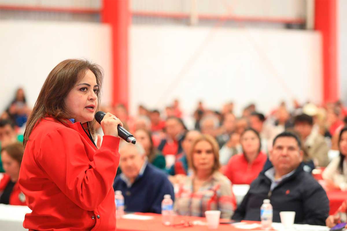 Ana Lilia Herrera al dirigirse ante la militancia del PRI