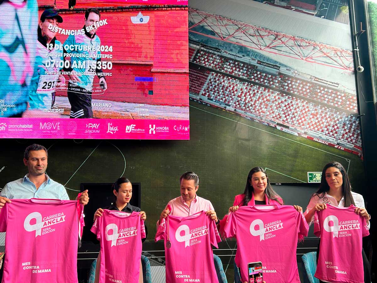 Caonferencia de prensa dónde Metepec anuncia su tercera entrega de la Carrera Rosa con Causa 2024.