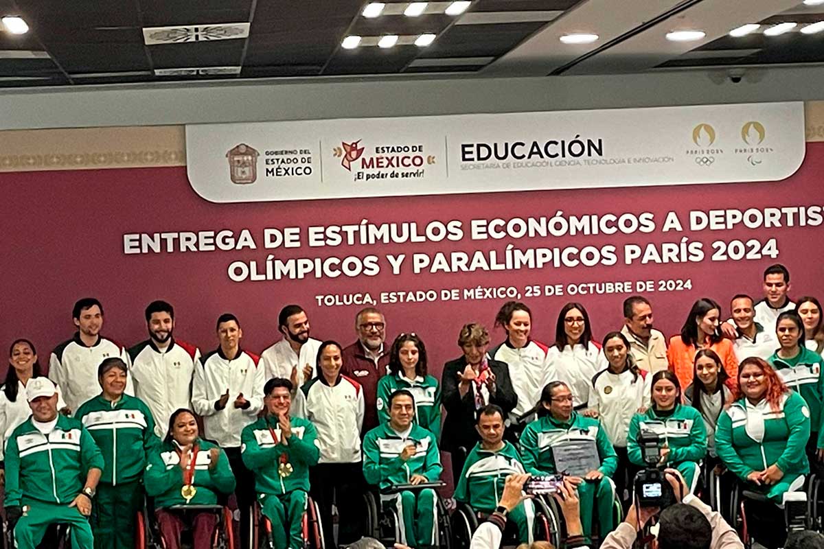 Entrega de reconocimientos y estímulos económicos a medallistas paralímpicos.