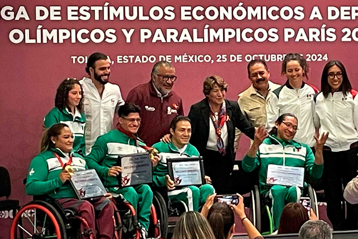 Entrega de reconocimientos y estímulos económicos a medallistas paralímpicos.
