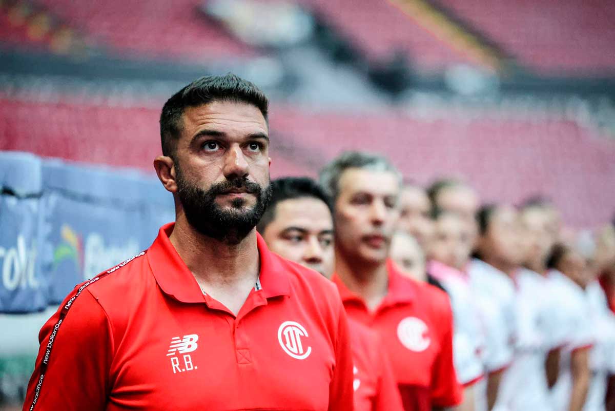 Ricardo Belli director técnico de las Diablas Rojas del Toluca.