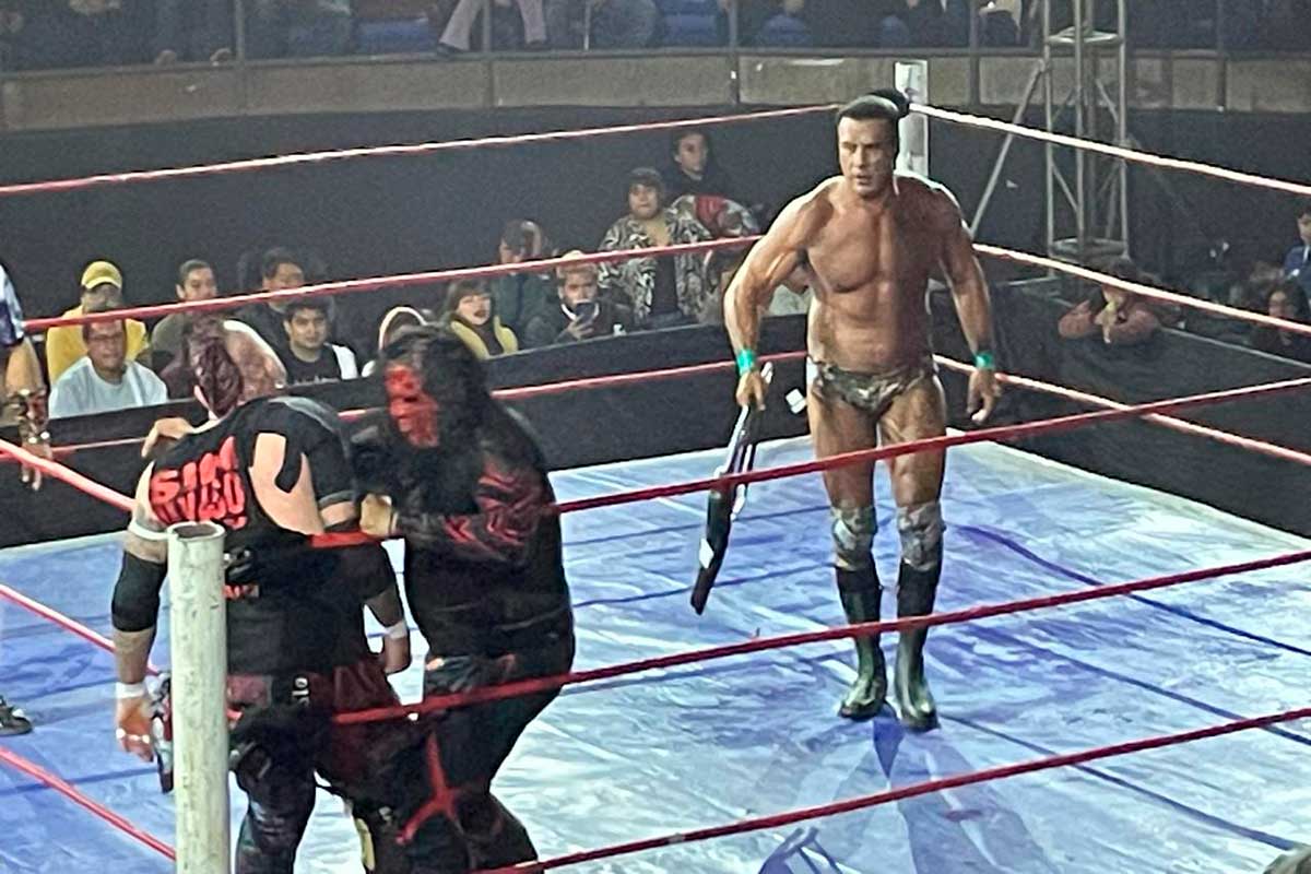 Luchadores en el cuadrilatero en el Downs Ziba.