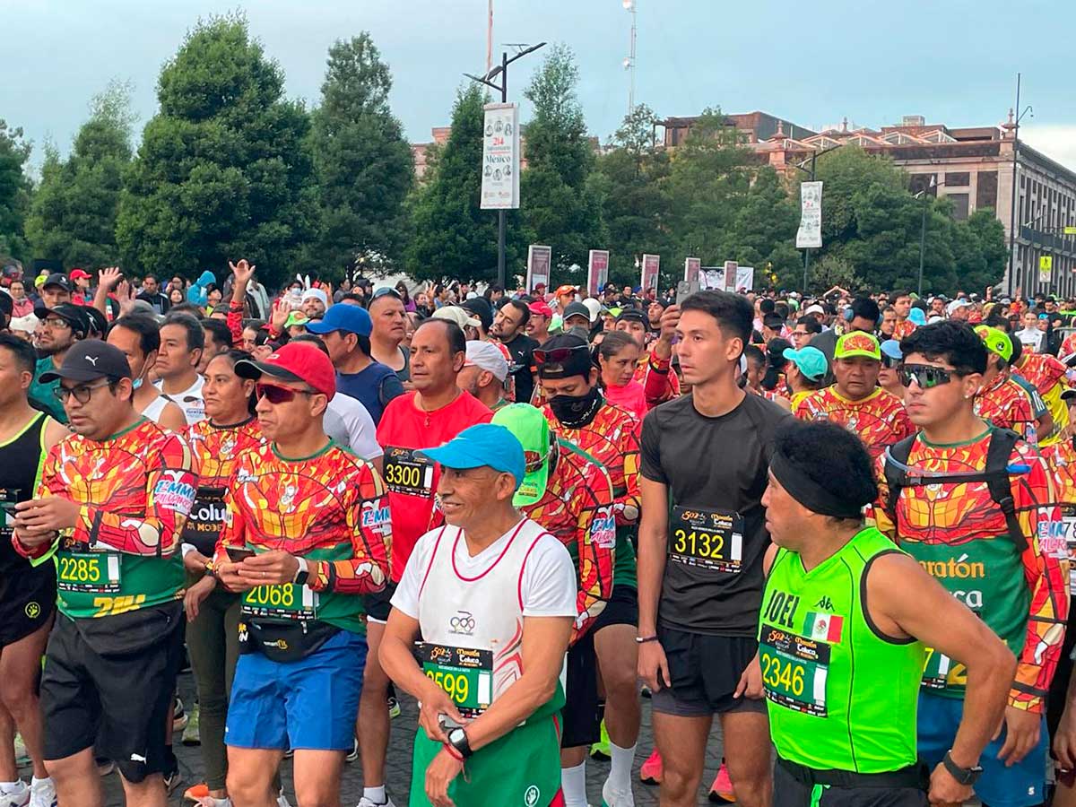 Personas participando del Maratón de Toluca 2024.