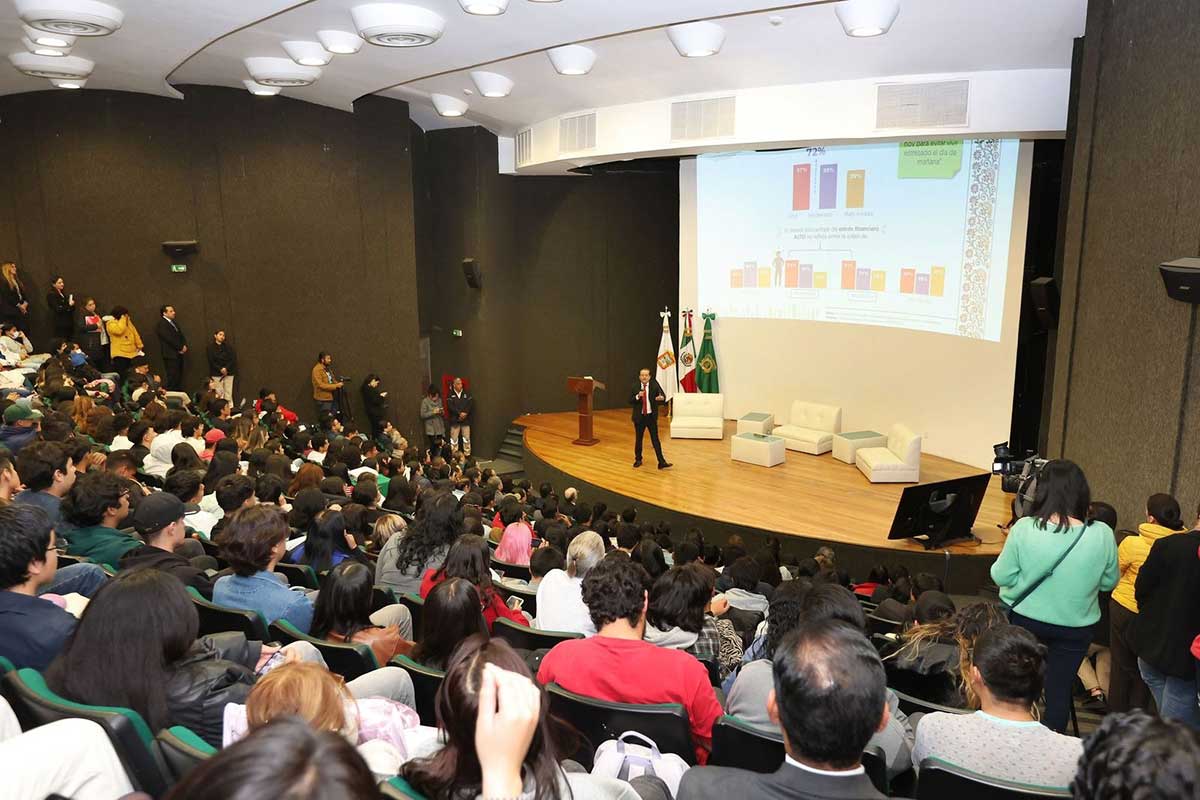 Conferencia acerca de la Educación Financiera en la UAEMéx.