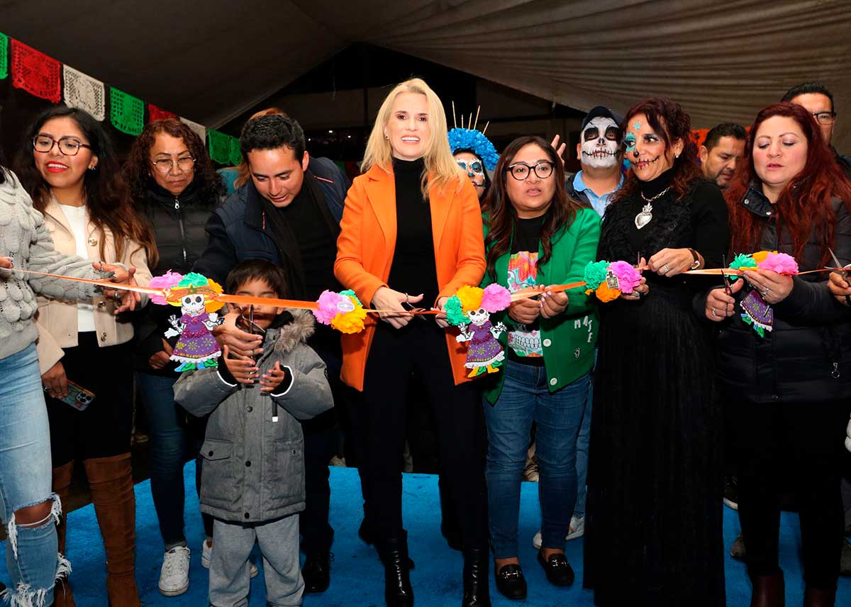 Romina Contreras Carrasco alcaldesa de Huixquilucan inaugurando el Tercer Festival de Catrinas 2024.