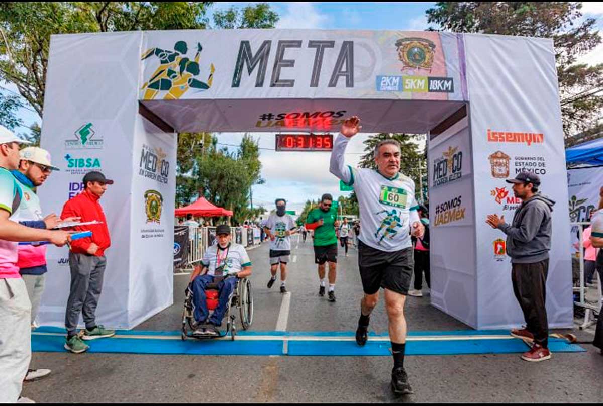 Persons participantes del Día del México de la UAEMéx.