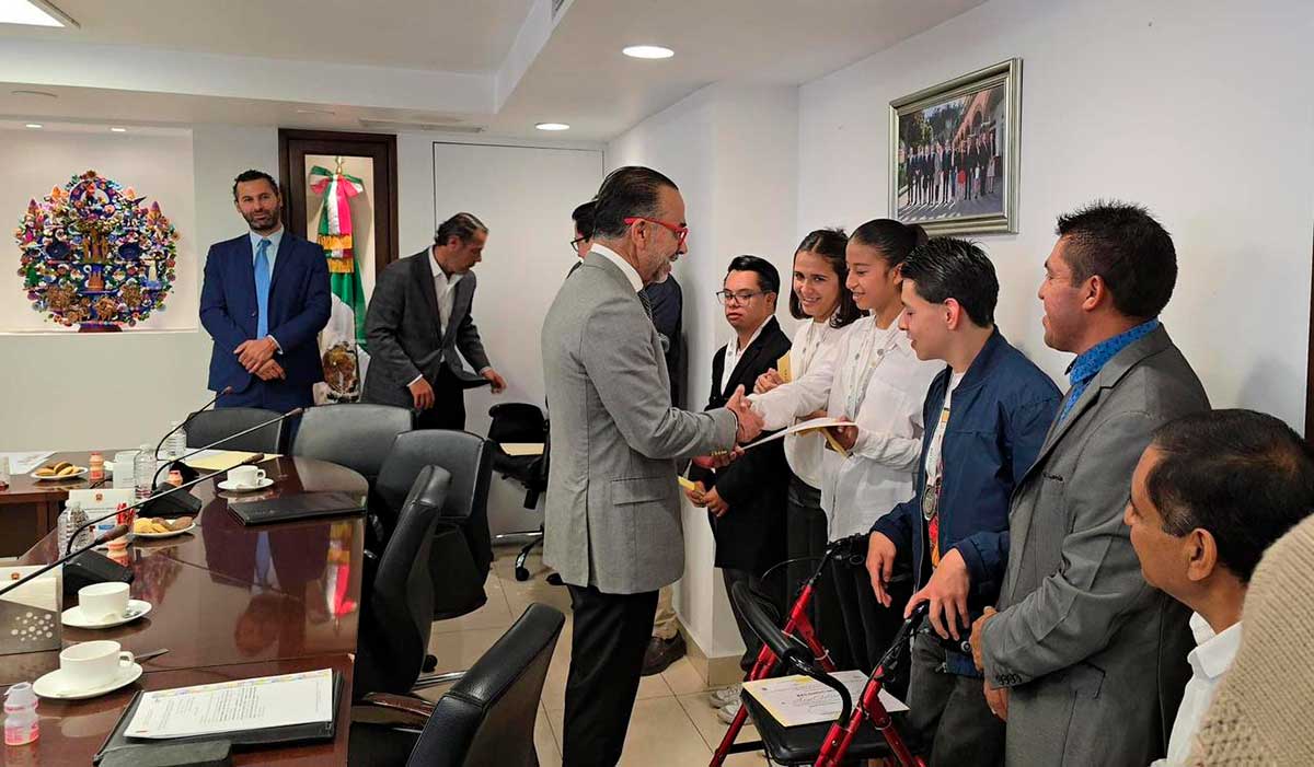 Reconocimiento a paratletas de Metepec.