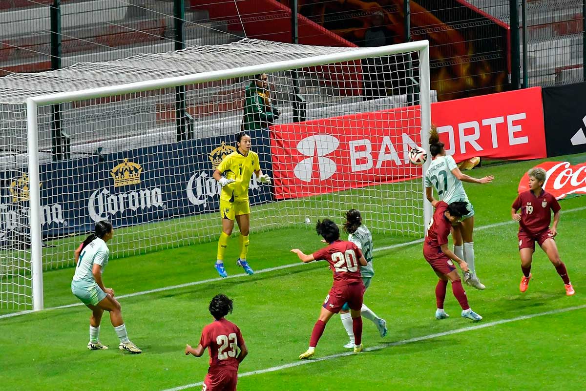 Encuentro amistos de la selección mexicana de fútbol femenil contra Tailandia en el Nemesio Diez.