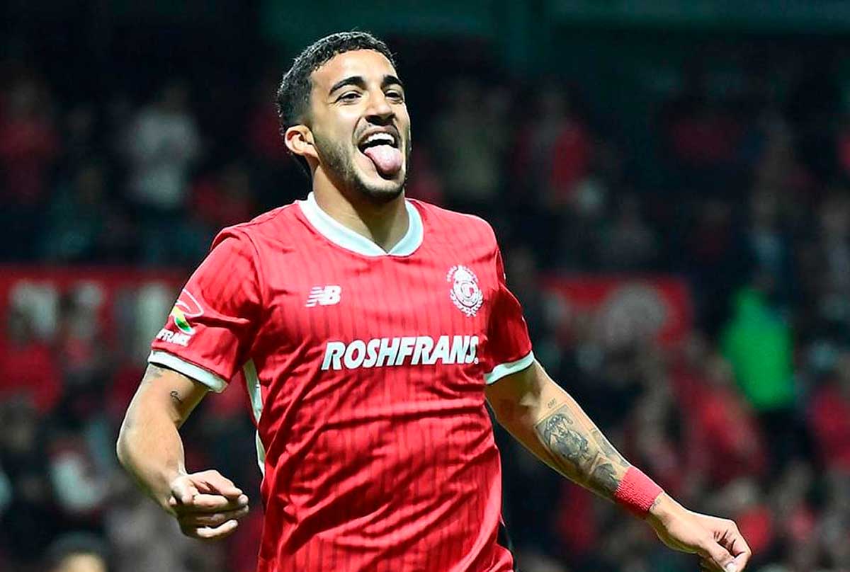 Jugadores de los Diablos Rojos del Toluca en el Nemesio Diez.