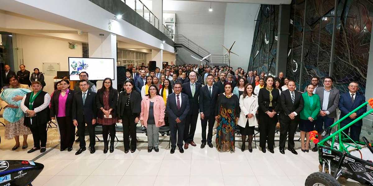 Rector de la Universidad, Carlos Eduardo Barrera Díaz.