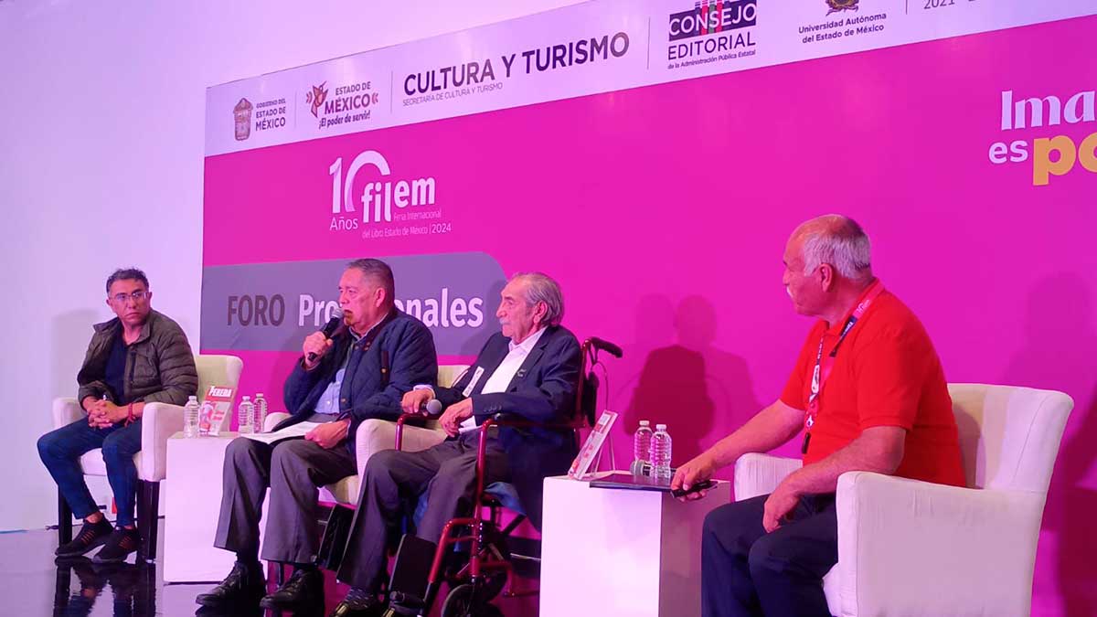 Presentación de libro por el futbolista Vicente Pereda jugador del Fútbol Mexicano