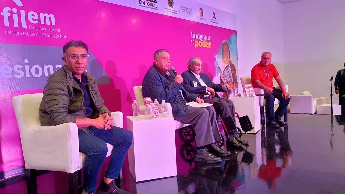 Presentación de libro por el futbolista Vicente Pereda jugador del Fútbol Mexicano