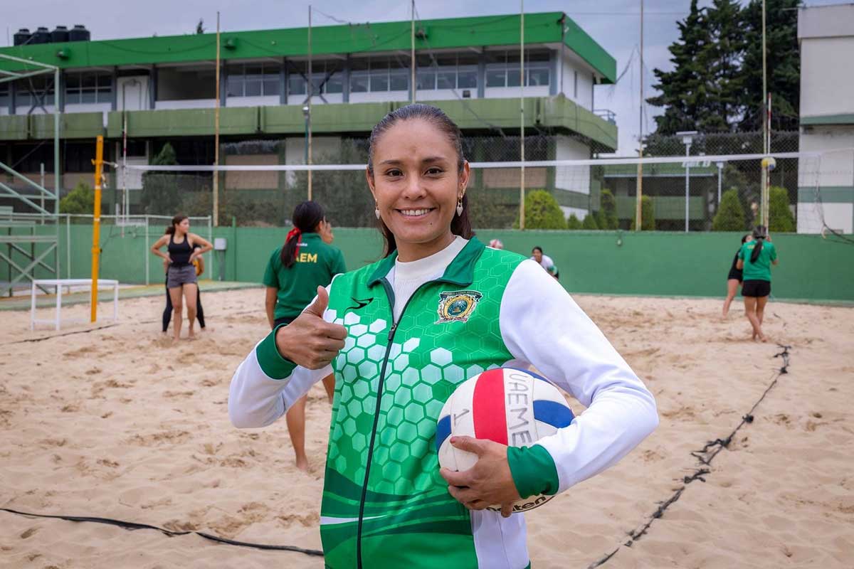 Atléta del equipo de Voleibol de Playa.