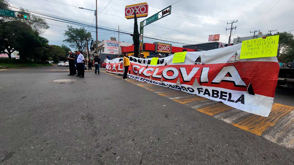 Protestas de comerciantes en Toluca por construcción de Ciclovía.