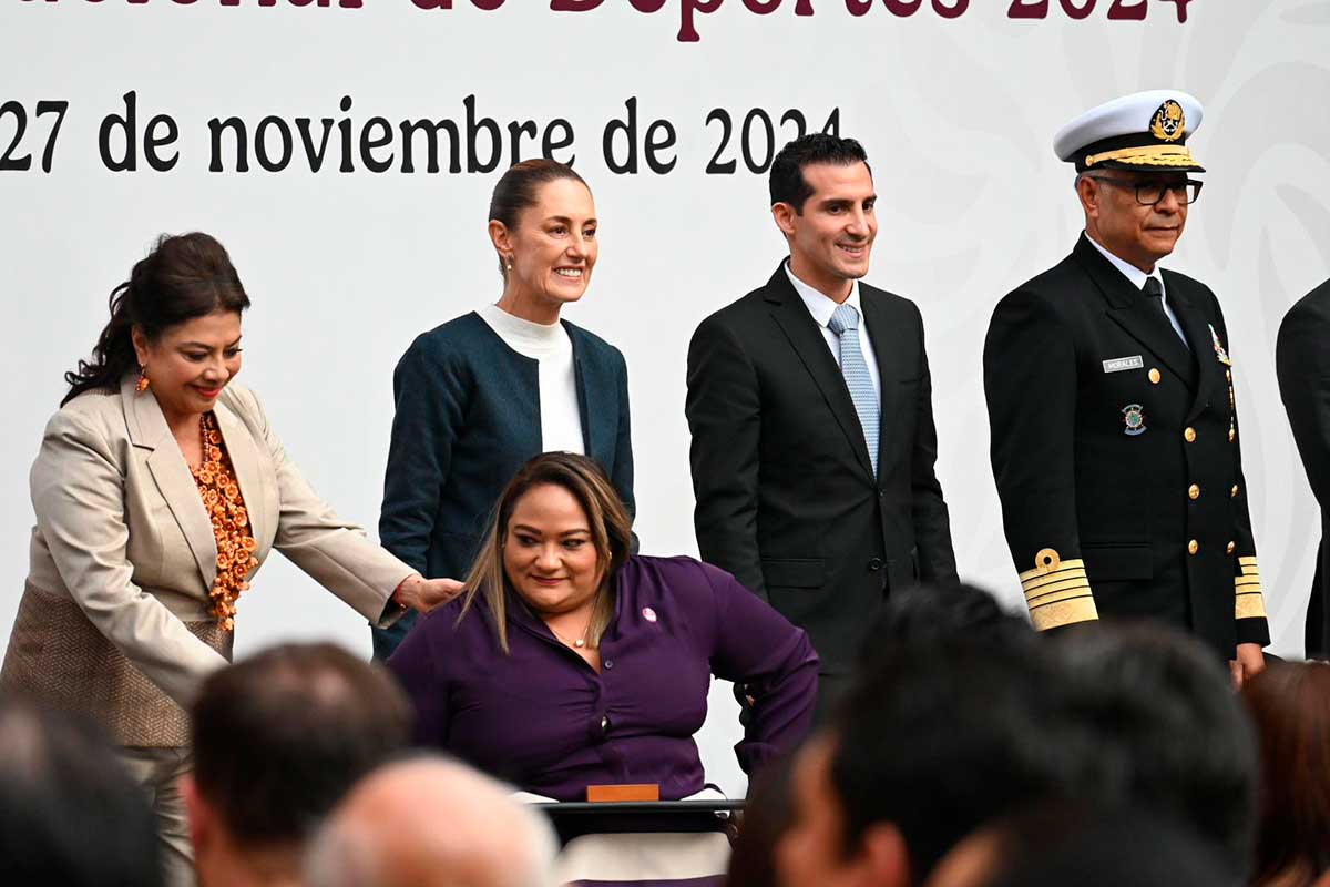 Claudia Sheinbaum entrega a atletas mexiquenses el Premio Nacional del Deporte 2024.