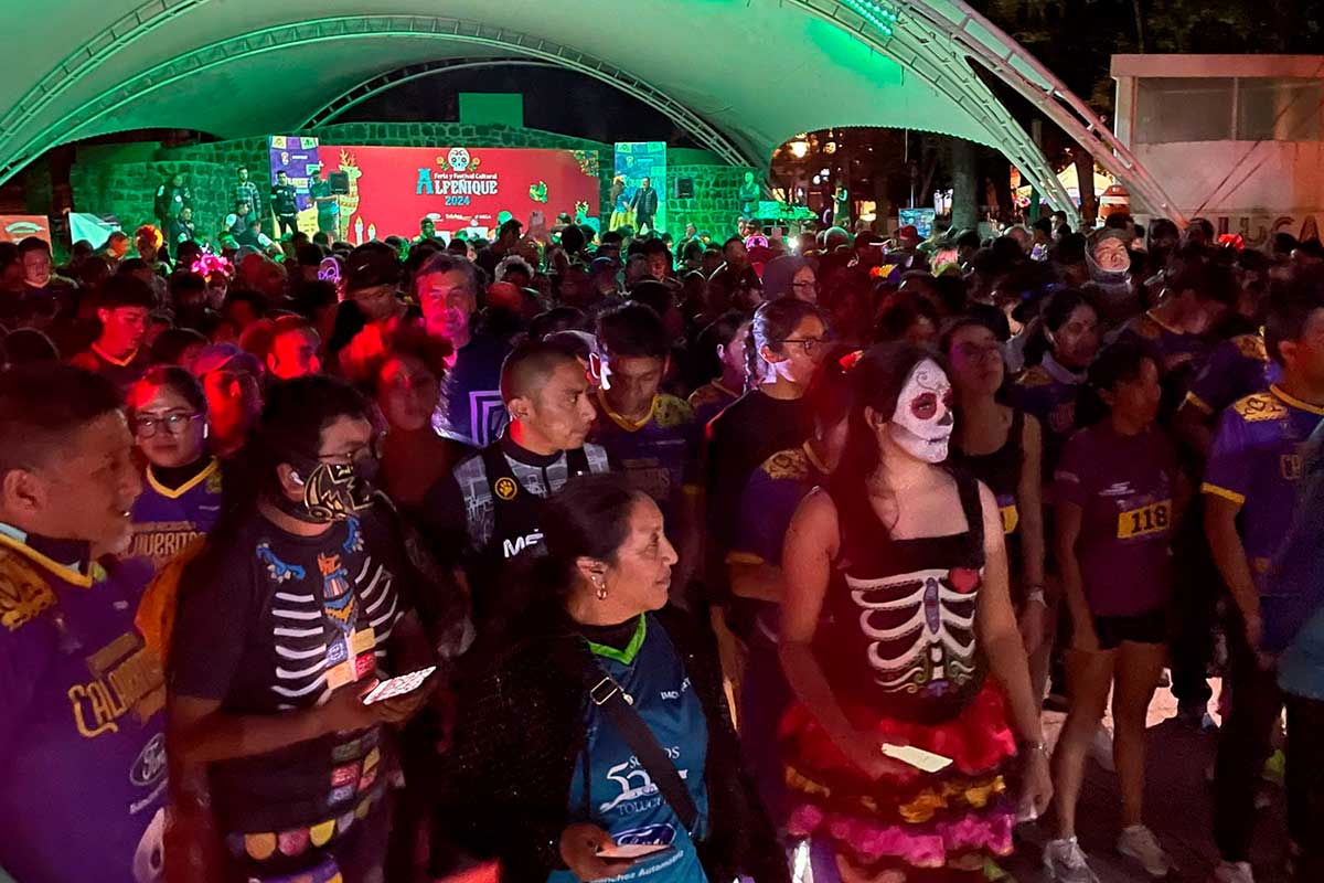Éxito en la Carrera Calaveritas en Movimiento de Toluca: Más de 500 Participantes Disfrutan del Deporte y los Disfraces