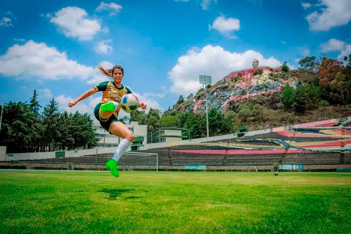 Jugadora de futbol femenil de la UAEMéx.