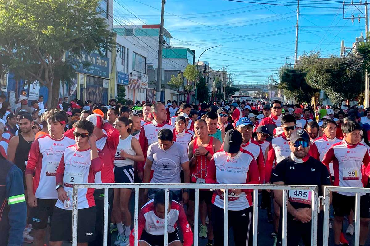 Gran participación de personas en la Carrera "Ayudar Nos Mueve" de Cruz Roja Mexicana Delegación Toluca.